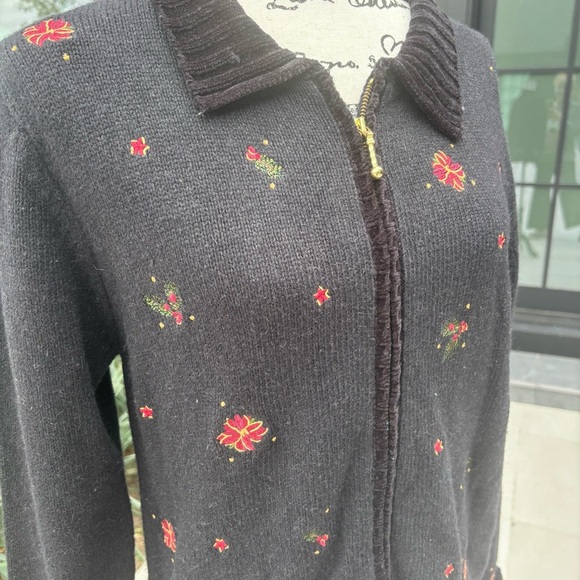 🎀 Croft & Barrow Embroidered Holiday Zip Cardigan - Picture 2 of 5
